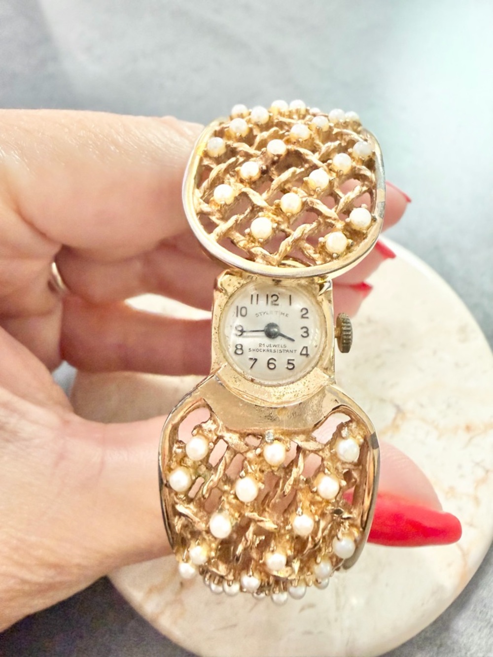 Vintage Style Time Wind Up Watch Bracelet Gold-Tone Faux Pearl Bangle Claper